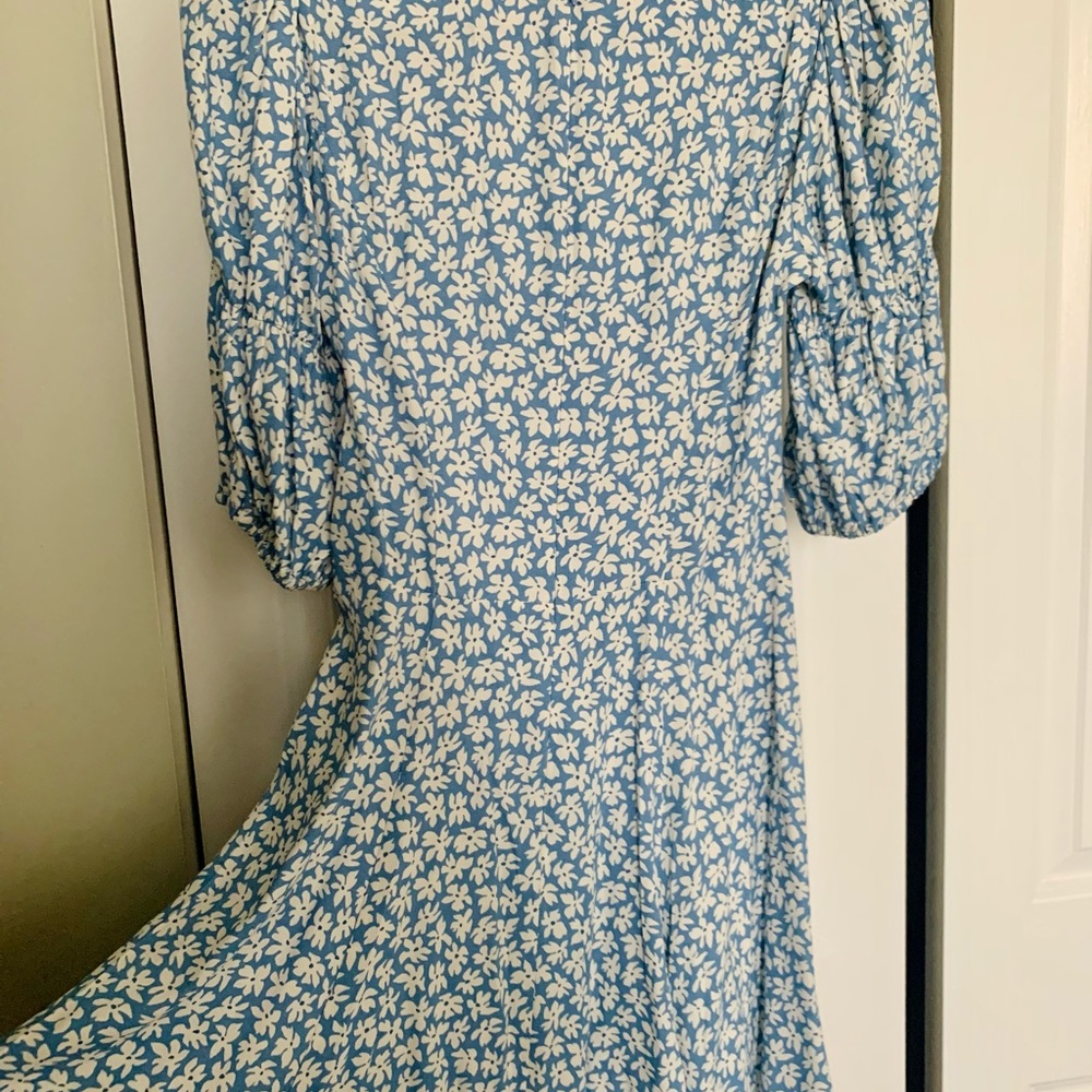 Reformation Light Blue and White Puff-Sleeve Square-Neck Mini Dress - Picture 5 of 9